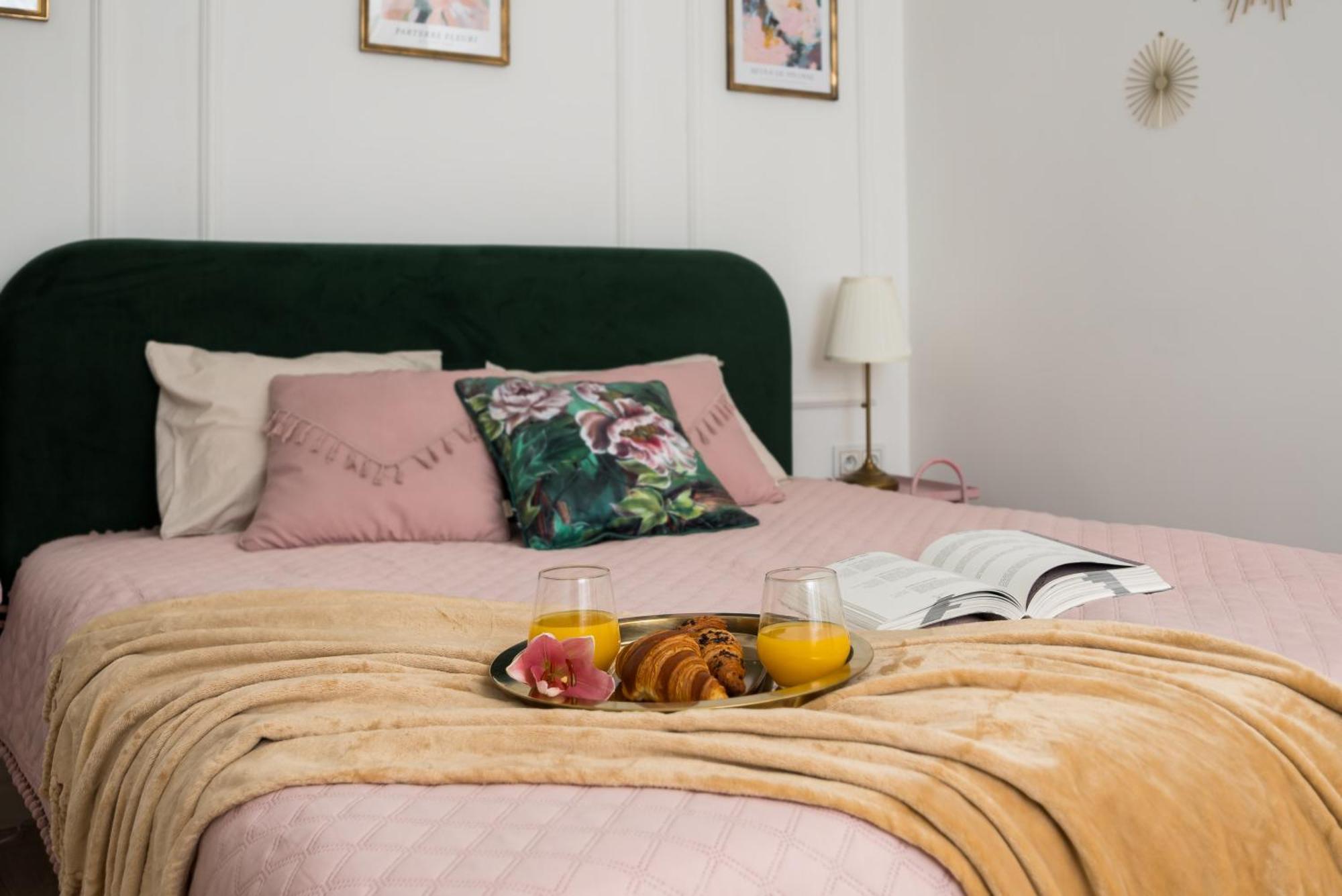 Lovely Downtown Studio At Most Lively Hoza Street, Discover Warsaw On Foot Varsóvia Exterior foto